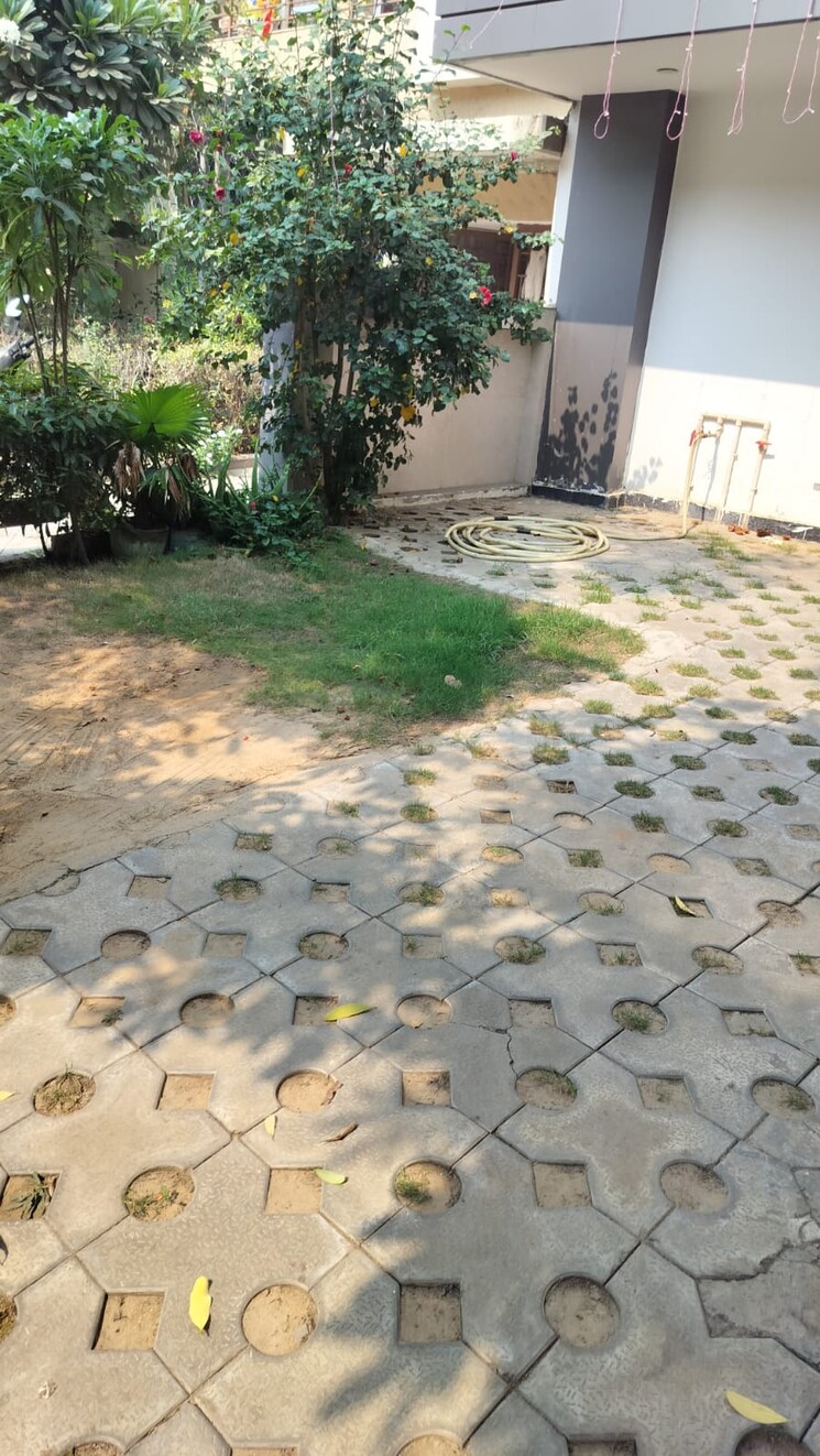  Parking, bptp-parkland-pride 3 Bedroom 190 Sq.Yd. Builder Floor In Sector 77 Faridabad 9428445