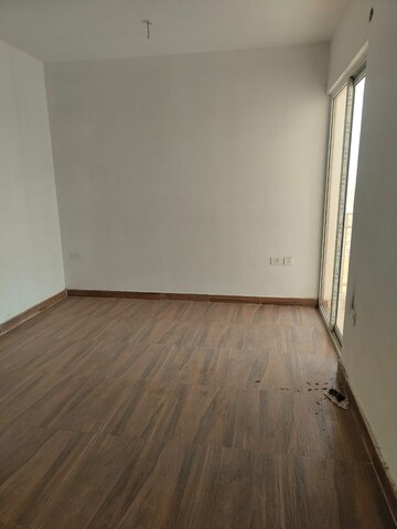 Room in 3 BHK Apartment at Amrapali Leisure Valley, Tech Zone 4 Greater Noida – for Rent