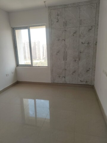 Room in 3 BHK Apartment at Amrapali Leisure Valley, Tech Zone 4 Greater Noida – for Rent