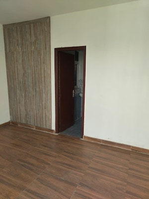 Room in 3 BHK Apartment at Amrapali Leisure Valley, Tech Zone 4 Greater Noida – for Rent