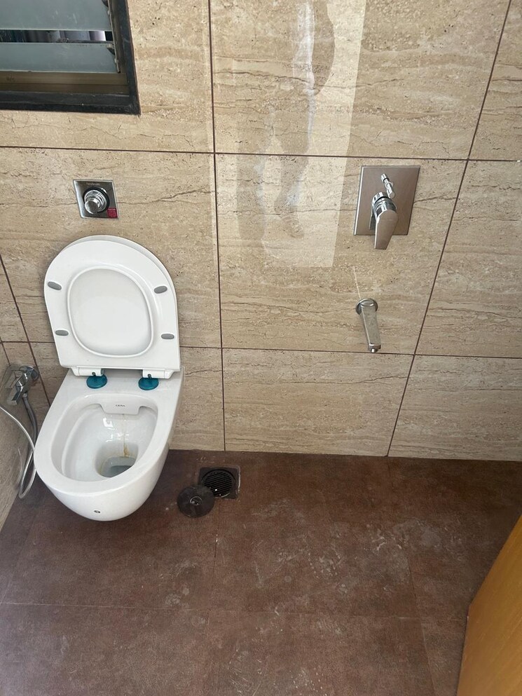 Bathroom, chandak-34-park-estate 1 Bedroom 391 Sq.Ft. Apartment In Goregaon West Mumbai 9428465