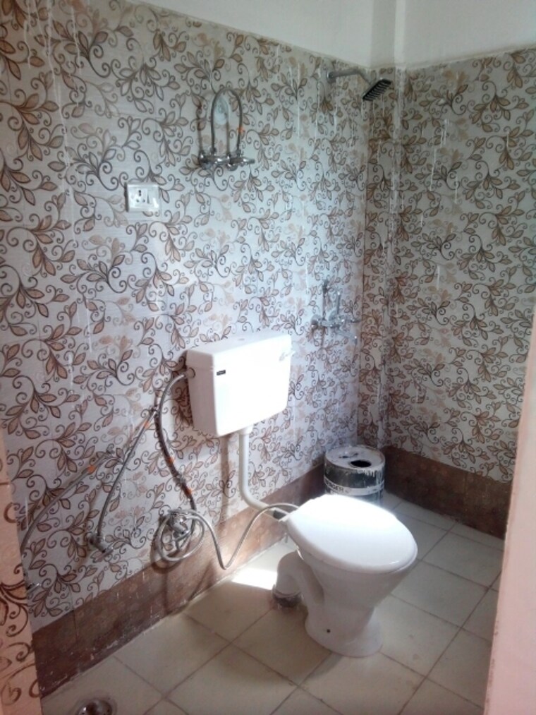 Bathroom, dlf ankur vihar 2 Bedroom 450 Sq.Ft. Builder Floor In Dlf Ankur Vihar Ghaziabad 9428485