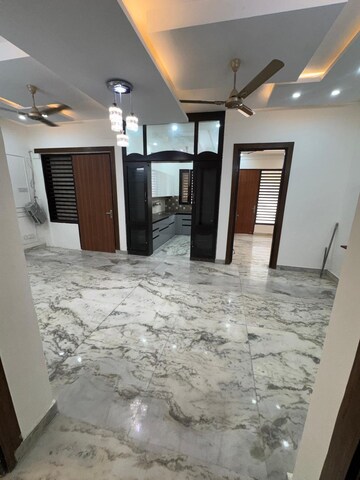 Room in 2 BHK Builder Floor at Sector 37 – for Rent