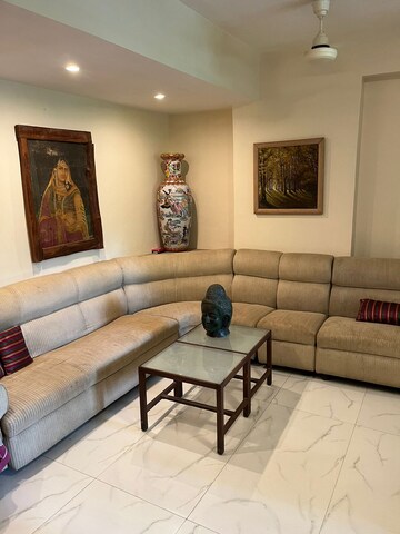 2 BHK Apartment For Sale in Colaba