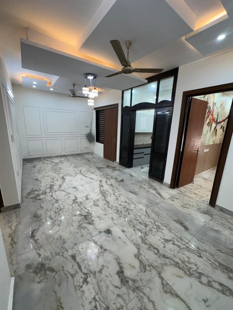 Room, ashoka enclave 4 Bedroom 250 Sq.Ft. Builder Floor In Ashoka Enclave Faridabad 9428517