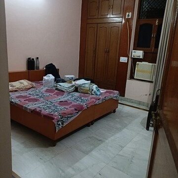 Bedroom in 3 BHK Builder Floor at Sector 23 – for Rent
