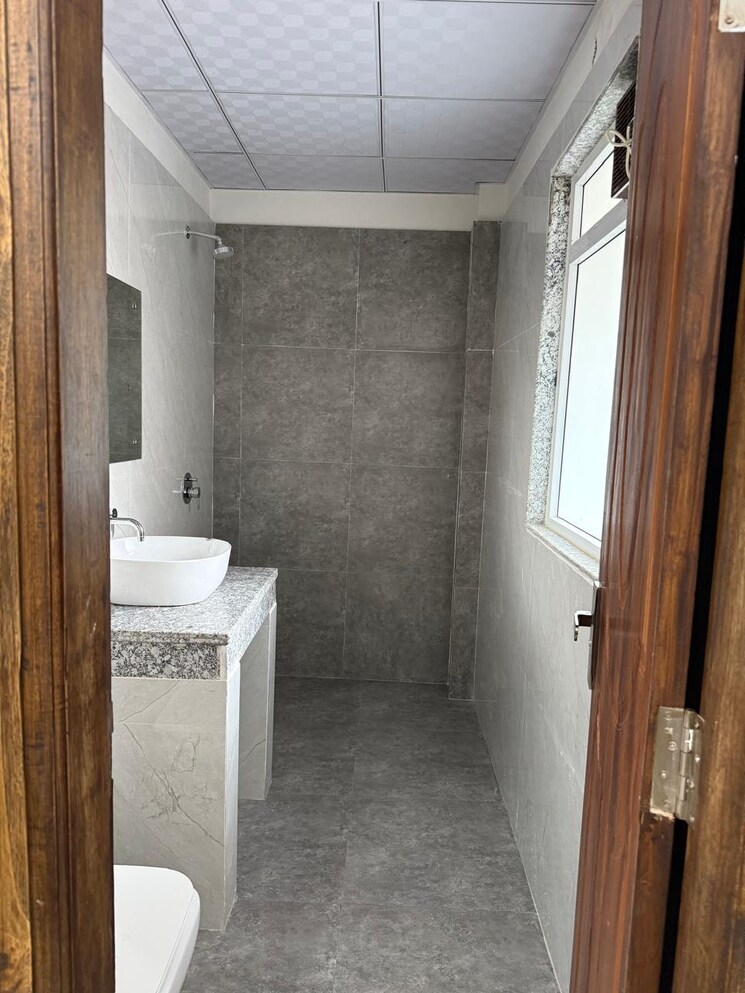 Bathroom, sector 57 3 Bedroom 250 Sq.Yd. Independent House In Sector 57 Gurgaon 9428529