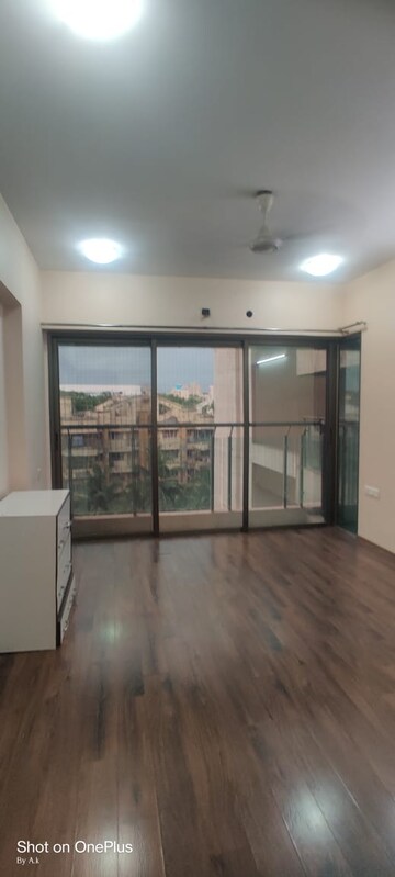 Room in 2 BHK Apartment at K Raheja Vistas, Powai – for Rent