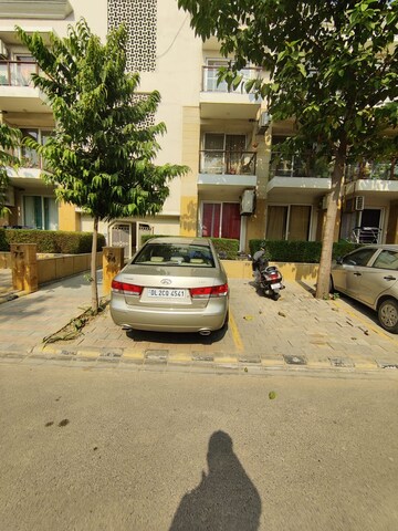 Parking in 3 BHK Independent House at Sector 57 – for Rent