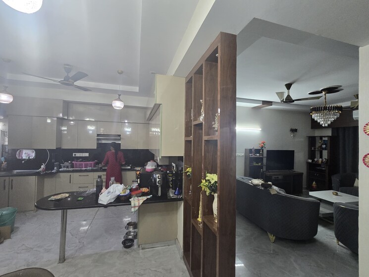  Parking, sector 57 3 Bedroom 250 Sq.Yd. Independent House In Sector 57 Gurgaon 9428547