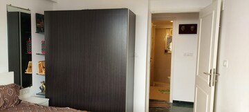 Room in 2 BHK Apartment at Hiranandani Avalon, Powai – for Rent