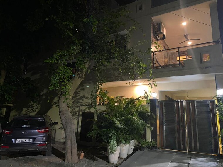 Exterior View, defence colony 4 Bedroom 325 Sq.Yd. Builder Floor In Defence Colony Delhi 9428562