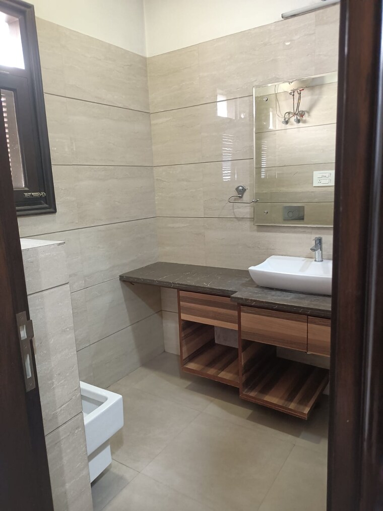 Bathroom, swasthya vihar 3 Bedroom 3000 Sq.Ft. Builder Floor In Swasthya Vihar Delhi 9428625