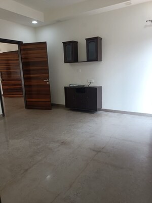 Room in 3 BHK Builder Floor at Swasthya Vihar – for Rent