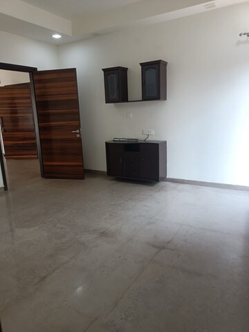 Room in 3 BHK Builder Floor at Swasthya Vihar – for Rent