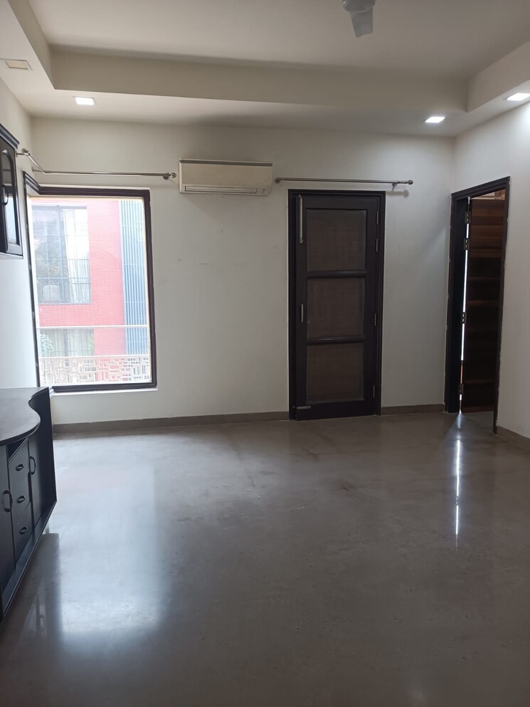 Room, swasthya vihar 3 Bedroom 3000 Sq.Ft. Builder Floor In Swasthya Vihar Delhi 9428625