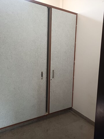 Room in 3 BHK Builder Floor at Swasthya Vihar – for Rent