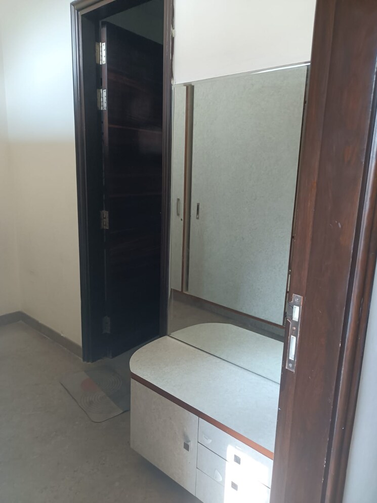 Room, swasthya vihar 3 Bedroom 3000 Sq.Ft. Builder Floor In Swasthya Vihar Delhi 9428625