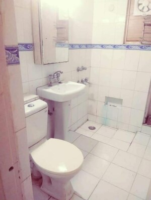 Bathroom in 2 BHK Builder Floor at Dlf Phase I – for Rent