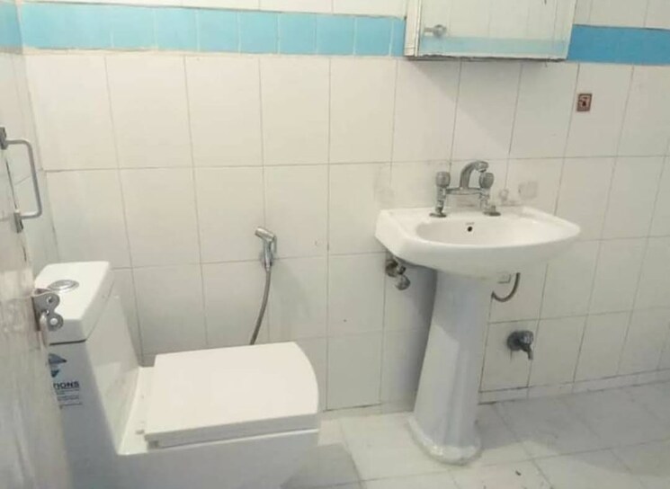 Bathroom, dlf phase i 2 Bedroom 1200 Sq.Ft. Builder Floor In Dlf Phase I Gurgaon 9428628