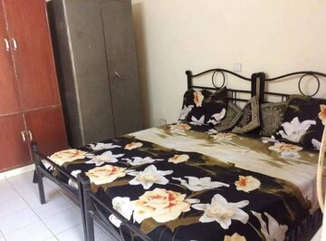 Bedroom in 2 BHK Builder Floor at Dlf Phase I – for Rent