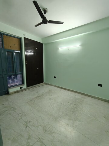 Room in 1 BHK Apartment at Sector 52 – for Rent