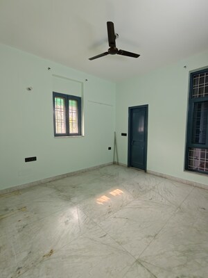 Room in 1 BHK Apartment at Sector 52 – for Rent