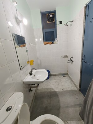 Bathroom in 1 BHK Apartment at Sector 52 – for Rent