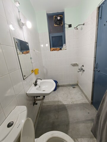Bathroom in 1 BHK Apartment at Sector 52 – for Rent