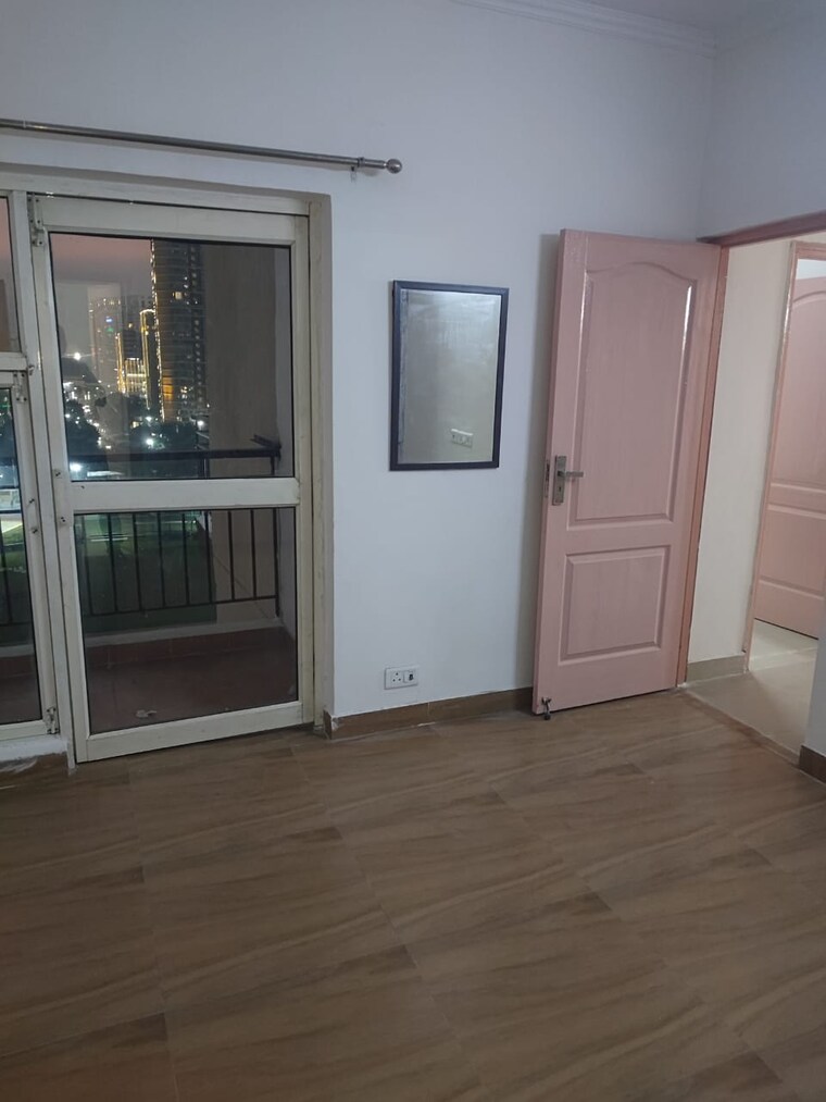 Room, aims-golf-city 3 Bedroom 1350 Sq.Ft. Apartment In Sector 75 Noida 9428632