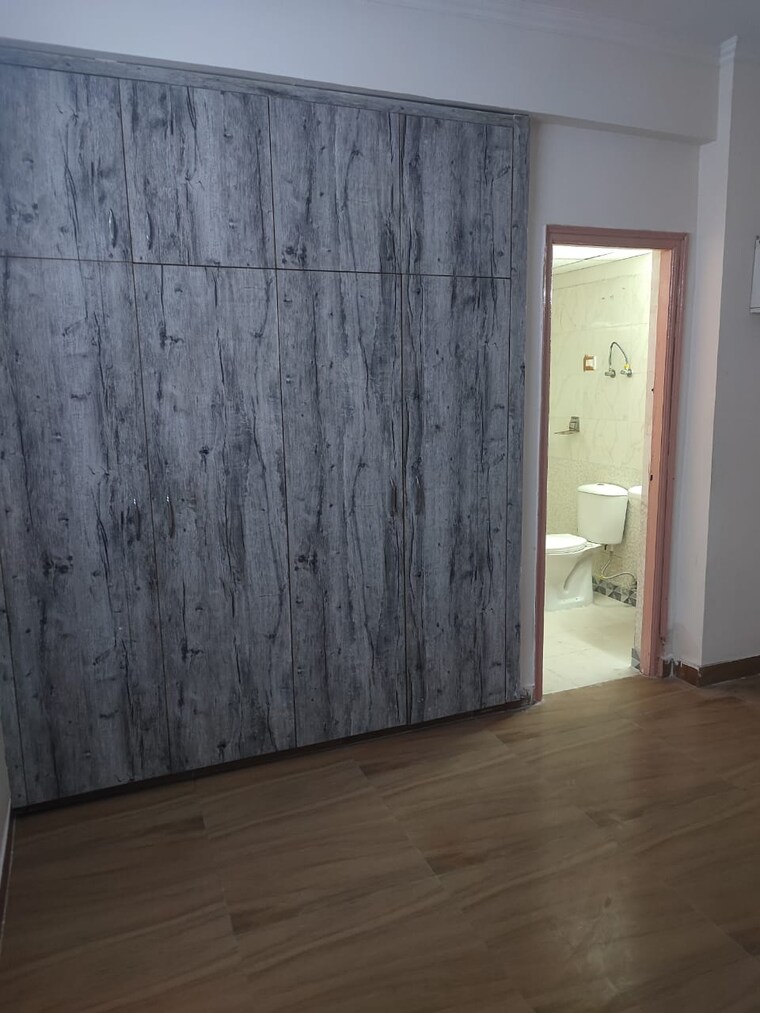Room, aims-golf-city 3 Bedroom 1350 Sq.Ft. Apartment In Sector 75 Noida 9428632
