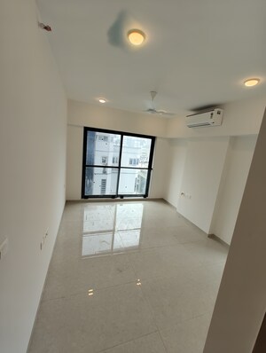 Room in 3 BHK Apartment at S Raheja Silver Rock, Bandra West – for Rent