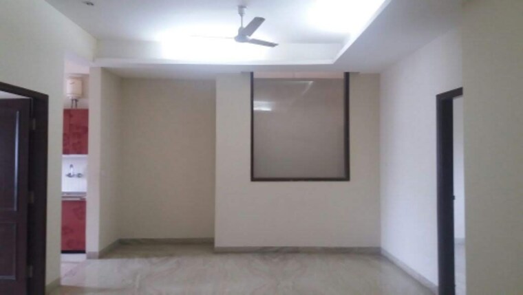 Room, sector 27 6+ Bedroom 161 Sq.Yd. Independent House In Sector 27 Gurgaon 9428672