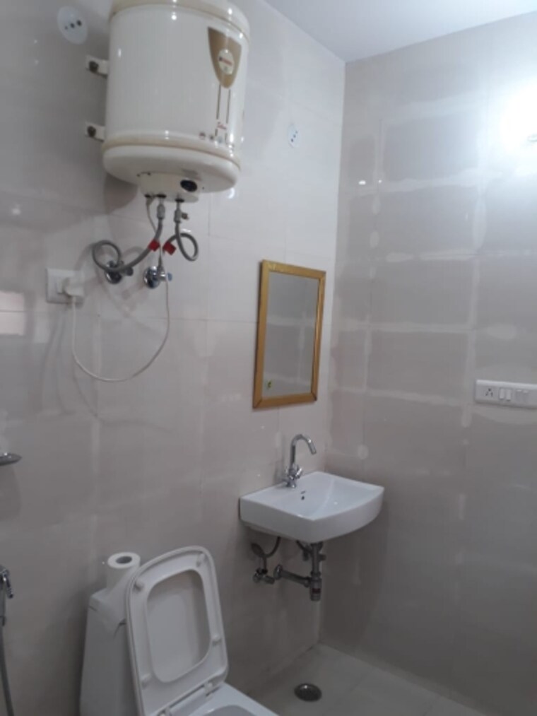 Bathroom, sector 27 6+ Bedroom 161 Sq.Yd. Independent House In Sector 27 Gurgaon 9428672