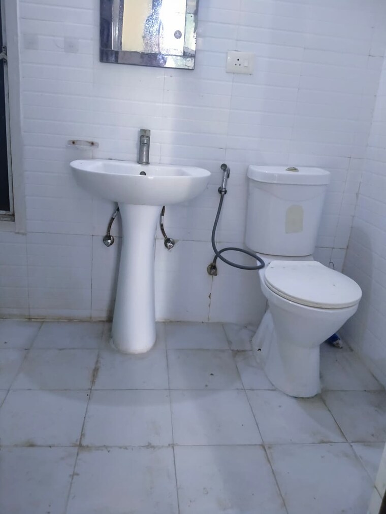 Bathroom, aims-golf-city 2.5 Bedroom 1150 Sq.Ft. Apartment In Sector 75 Noida 9428649