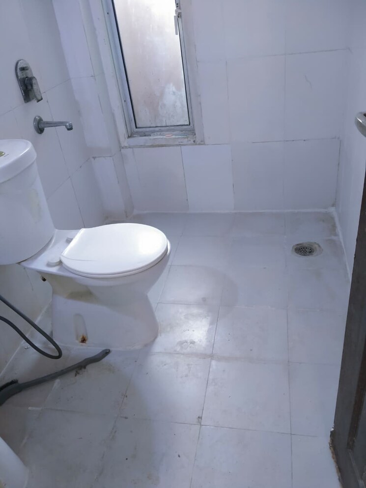 Bathroom, aims-golf-city 2.5 Bedroom 1150 Sq.Ft. Apartment In Sector 75 Noida 9428649