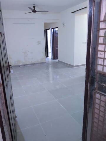 Room in 2.5 BHK Apartment at Aims Golf City, Sector 75 – for Sale