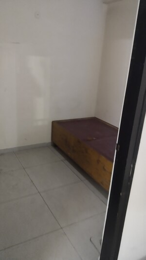 Room in 2.5 BHK Apartment at Homes 121, Sector 121 – for Rent