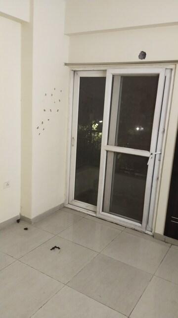 Room in 2.5 BHK Apartment at Homes 121, Sector 121 – for Rent