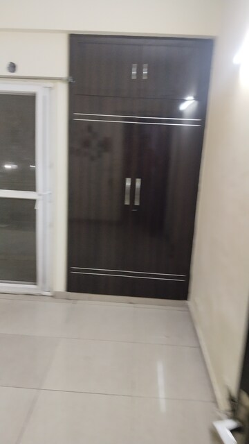 Room in 2.5 BHK Apartment at Homes 121, Sector 121 – for Rent