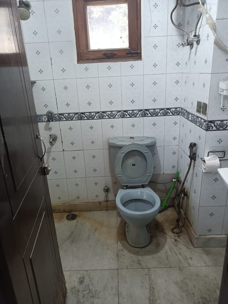 Bathroom, milan vihar 3 Bedroom 1300 Sq.Ft. Builder Floor In Milan Vihar Delhi 9428705