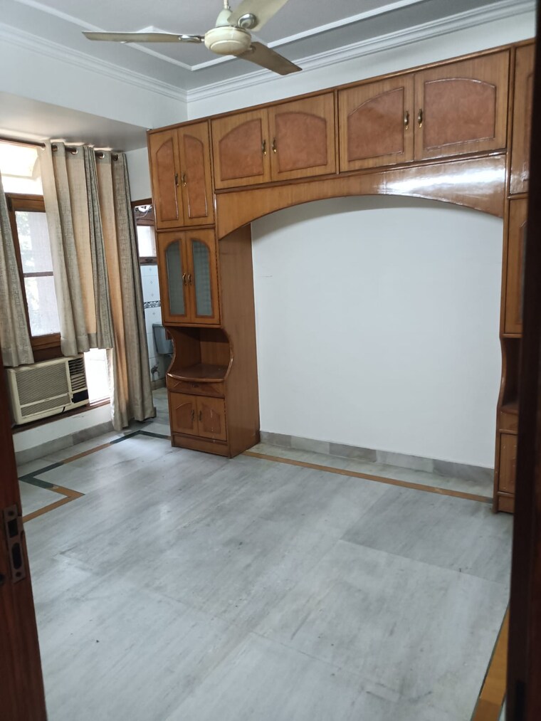 Room, milan vihar 3 Bedroom 1300 Sq.Ft. Builder Floor In Milan Vihar Delhi 9428705