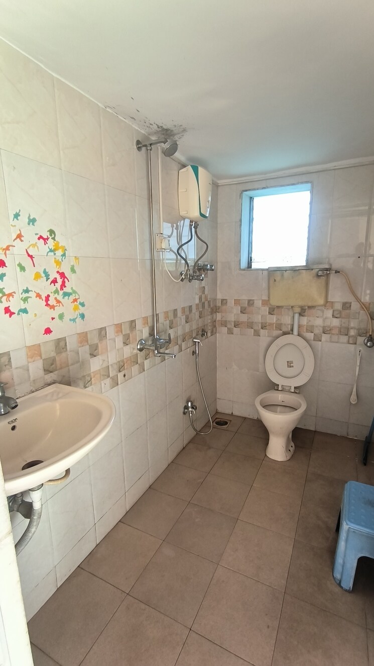 Bathroom, bhima-chs 2 Bedroom 950 Sq.Ft. Apartment In Worli Mumbai 9428680