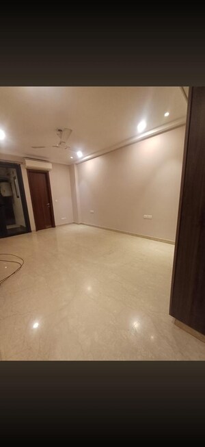 Room in 3 BHK Builder Floor at Greater Kailash I – for Rent