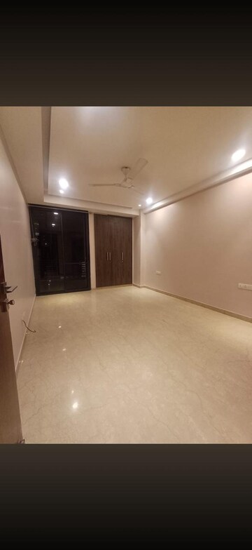 Room in 3 BHK Builder Floor at Greater Kailash I – for Rent