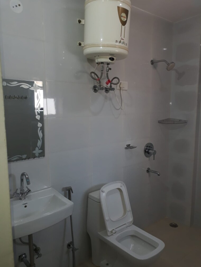 Bathroom, sector 28 2 Bedroom 161 Sq.Yd. Builder Floor In Sector 28 Gurgaon 9428699