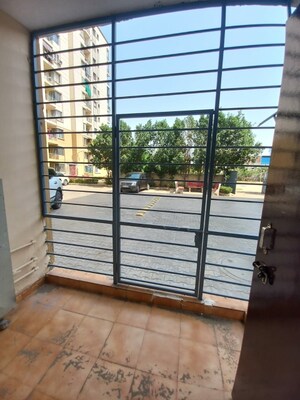 Room in 2 BHK Apartment at Ninex RMG Residency, Sector 37c – for Rent