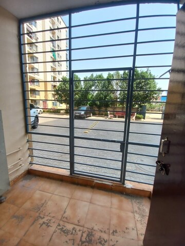 Room in 2 BHK Apartment at Ninex RMG Residency, Sector 37c – for Rent