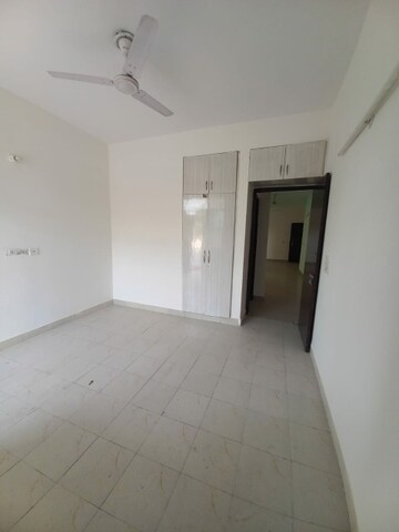Room in 2 BHK Apartment at Ninex RMG Residency, Sector 37c – for Rent