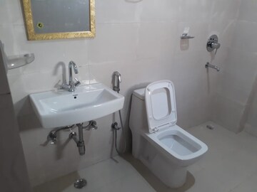 Bathroom in 1 BHK Builder Floor at Sector 28 – for Rent